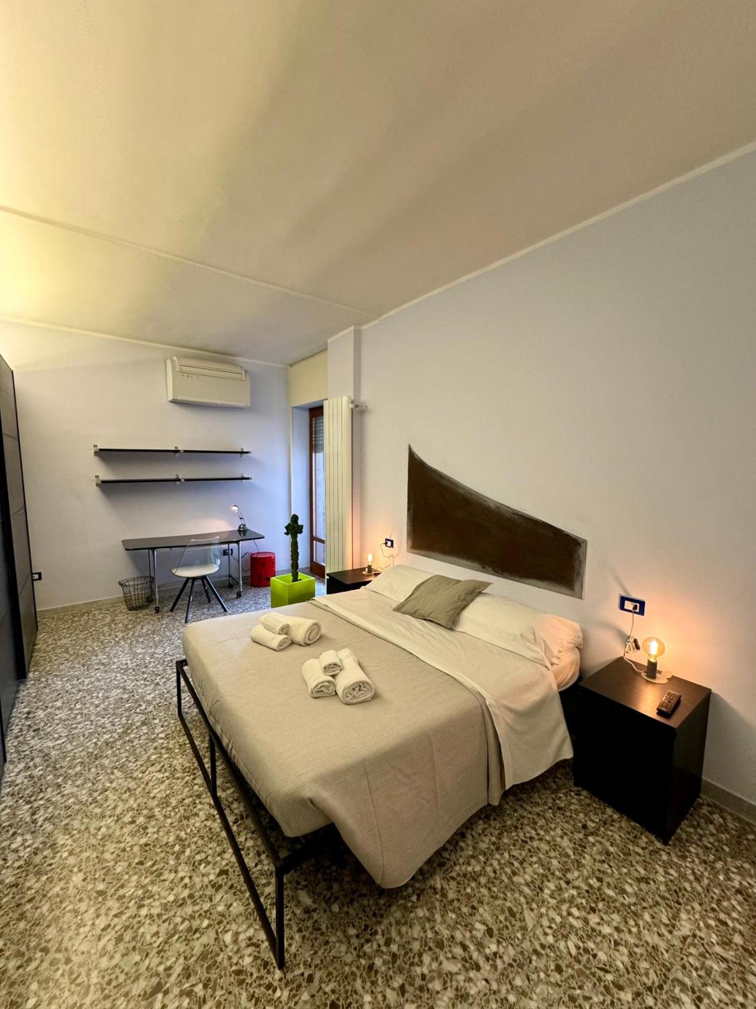 4 Balconi House- Appartamento Moderno A Lecce Extérieur photo