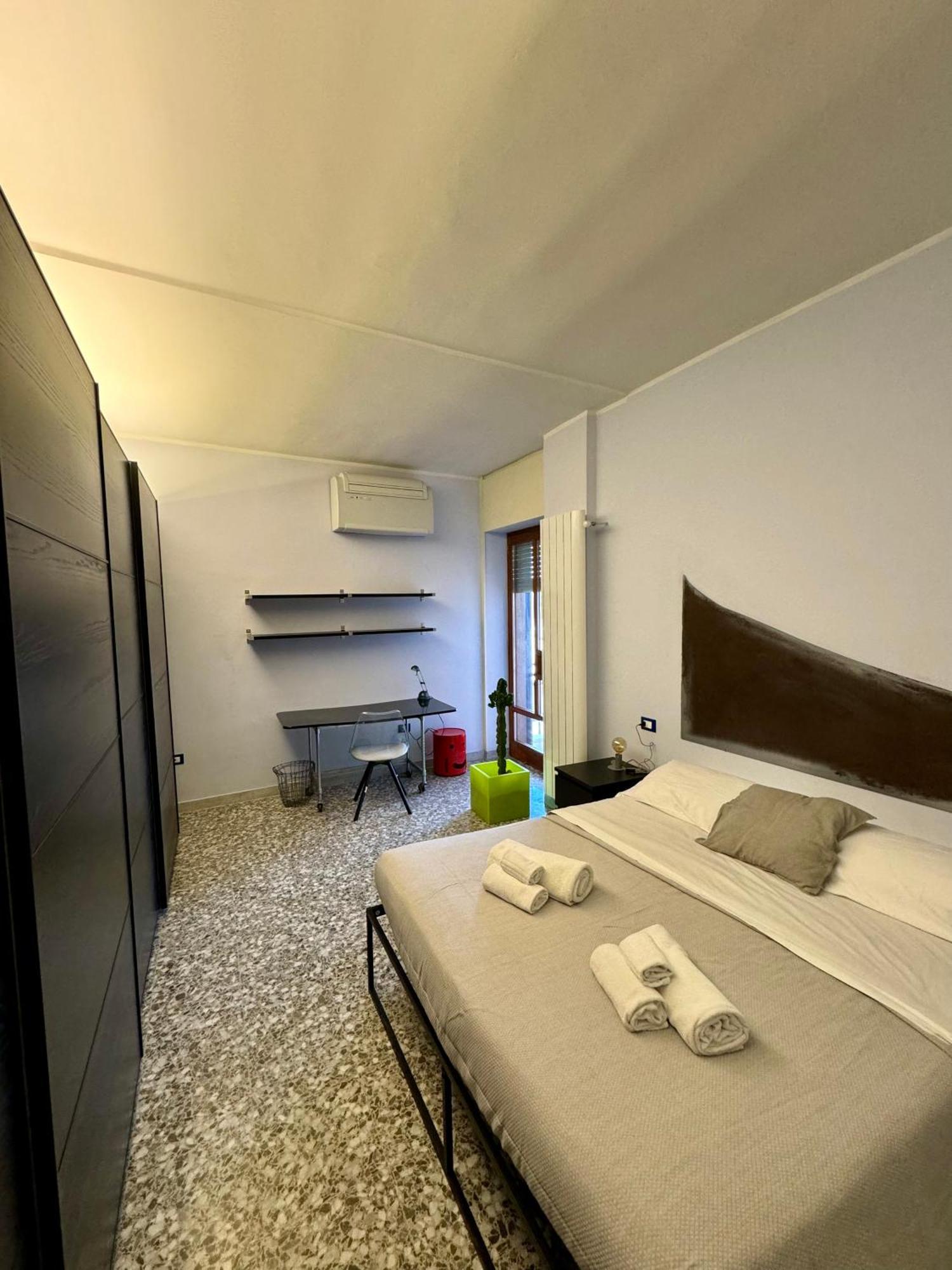 4 Balconi House- Appartamento Moderno A Lecce Extérieur photo